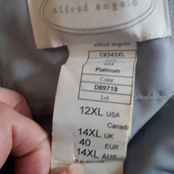 Beautiful dress - Picture 3 of 3